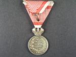 Stříbrná vojenská záslužná medaile Signum Laudis F.J.I., Ag, původní voj. stuha