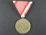 Medaile za statečnost I. třídy, náhradní kov, postříbřený bronz, nová vojenská stuha, vydání 1914 - 1917