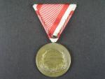 Medaile za statečnost I. třídy, náhradní kov, postříbřený bronz, nová vojenská stuha, vydání 1914 - 1917