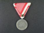 Medaile za statečnost II. třídy, náhradní kov, zinek, nová vojenská stuha, vydání 1914 - 1917