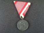 Bronzová medaile za statečnost, zinek, nová vojenská stuha, vydání 1917 - 1918