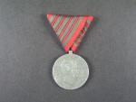 Medaile Za zranění z r. 1917 na stuze za čtyři zranění, na hraně značka W&A a 1918