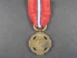 Československá revoluční medaile varianta s podpisem medailera