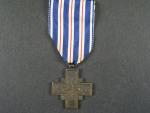 Pamětní odznak SNG - Kříž za věrné služby s podpisem medailéra