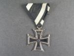 Železný kříž II.tř. na původní trojúhelníkové stuze, pro rakouské vojáky