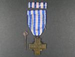 Pamětní odznak SNG - Kříž za věrné služby s podpisem medailéra + miniatura
