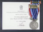 Medaile - za pracovní věrnost - ČSSR, punc Ag, výrobce MK, průkaz