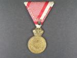 Vojenská záslužná medaile Signum Laudis F.J.I. původní vojenská stuha