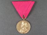 Zlatá medaile za statečnost 1912, pozlacený bronz, původní stuha