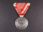 Medaile za statečnost I. třídy, náhradní kov, původní vojenská stuha, vydání 1917 - 1918