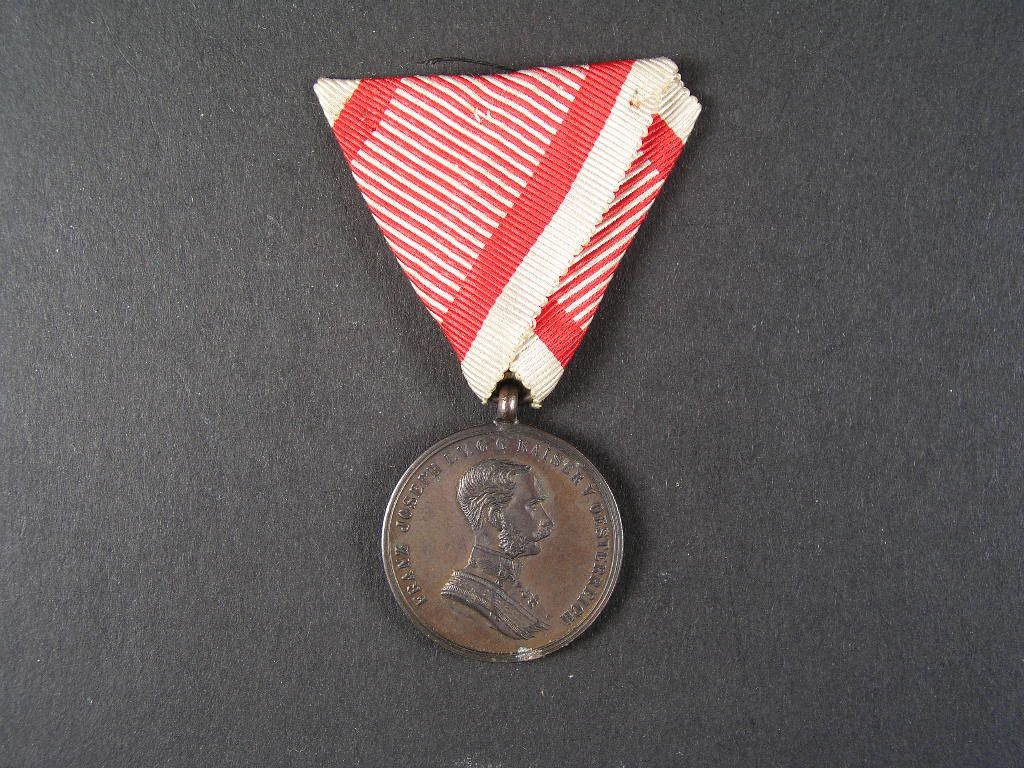 Bronzová medaile za statečnost, náhradní kov, původní vojenská stuha, vydání 1914 - 1917