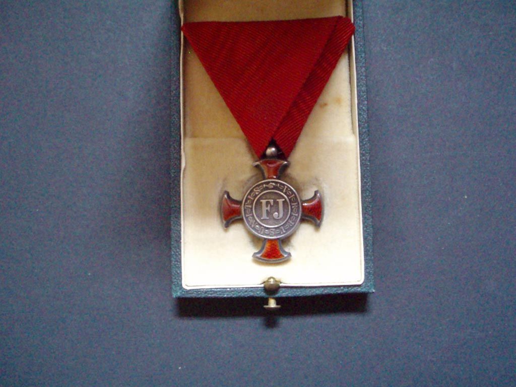 Záslužný kříž bez koruny (Ag), vyroba MAYER, orig. etue, luxus. kvalita