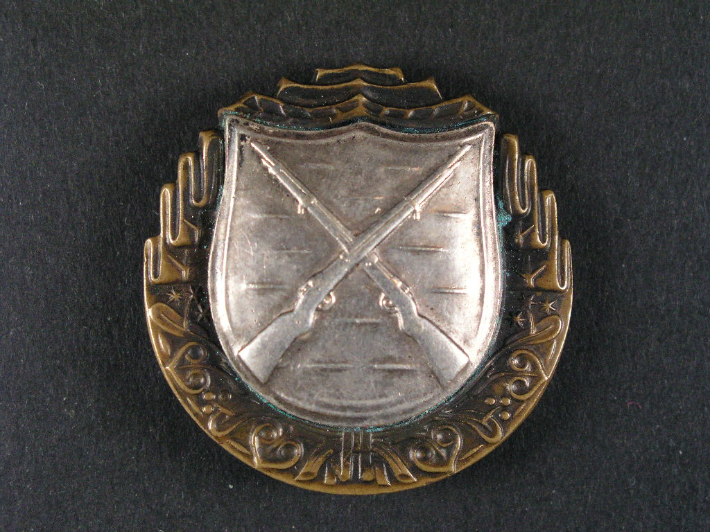 Výkonostní odznak pro střelce z pušky 1.třídy, plný kov, období 1938-1939