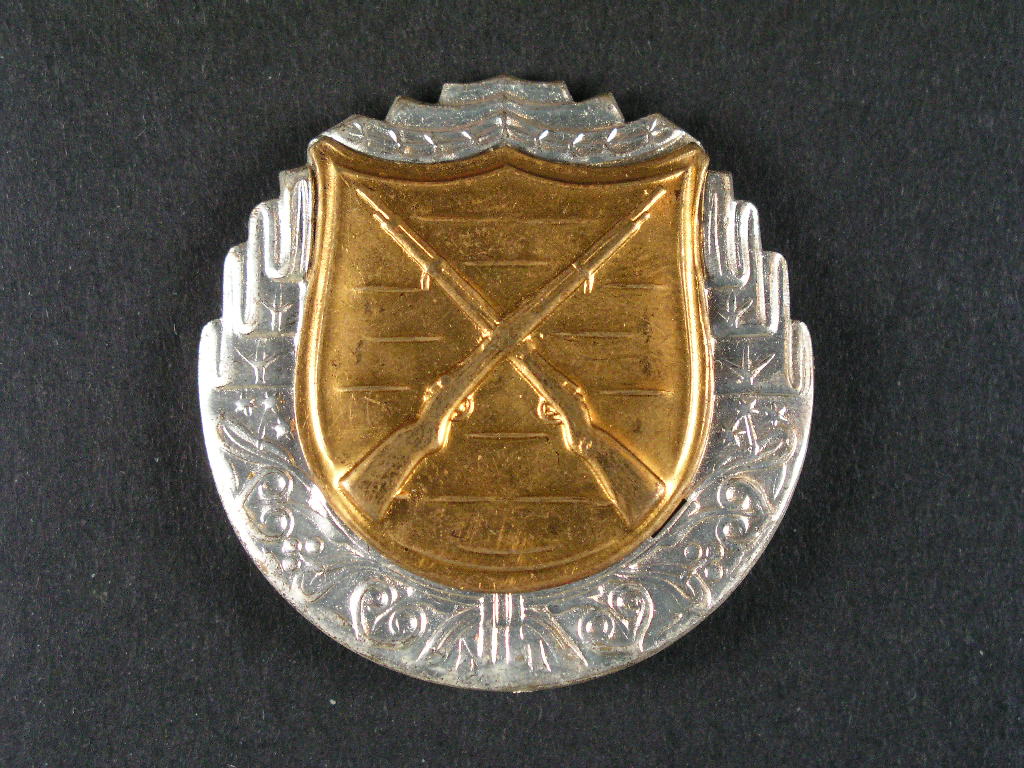 Výkonostní odznak pro výtečné střelce z pušky, plech, období 1945-1948