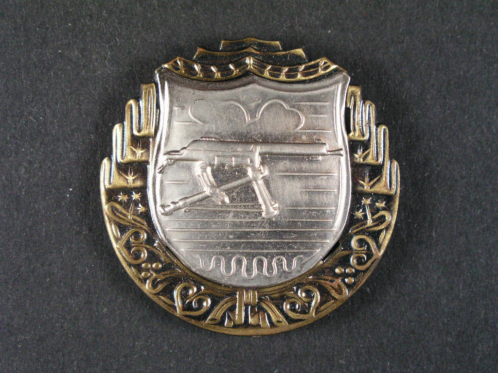 Výkonostní odznak pro střelce z těžkého kulometu 1. třídy, plech, období 1945-48