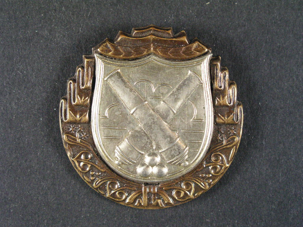 Výkonostní odznak pro miřiče dělostřelectva 1. třídy, plech, období 1945 - 48